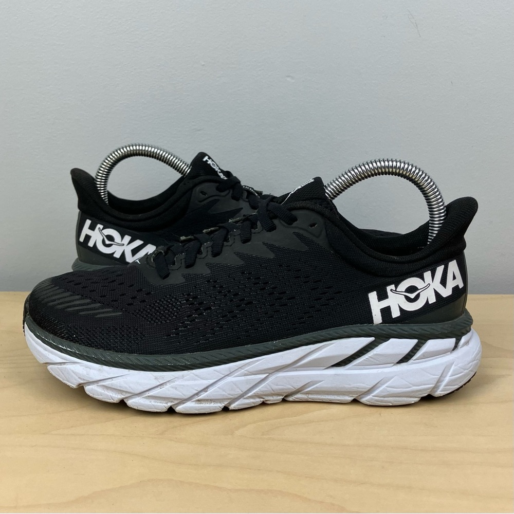 Hoka One One Women’s Size 7.0 Clifton 7 Black & White Athletic Running Shoes - Picture 3 of 10